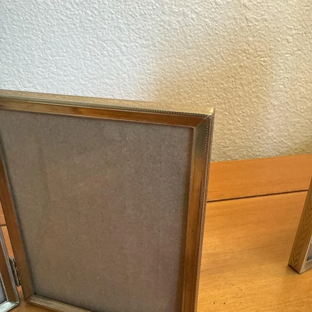 Vintage MCM Ornate Bi-Fold Metal Double Picture Photo Frames‎ 3x5 & 5x7